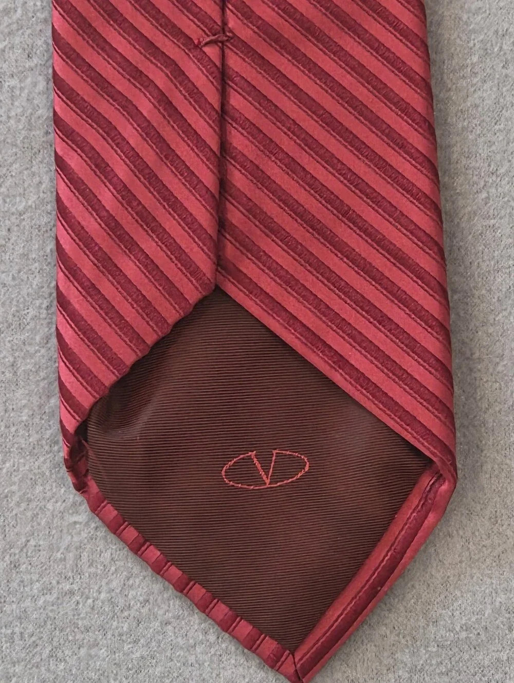 Valentino Men's Red W/ Burgundy Diagonal Stripes 100% Silk Italian Made Tie 3.5